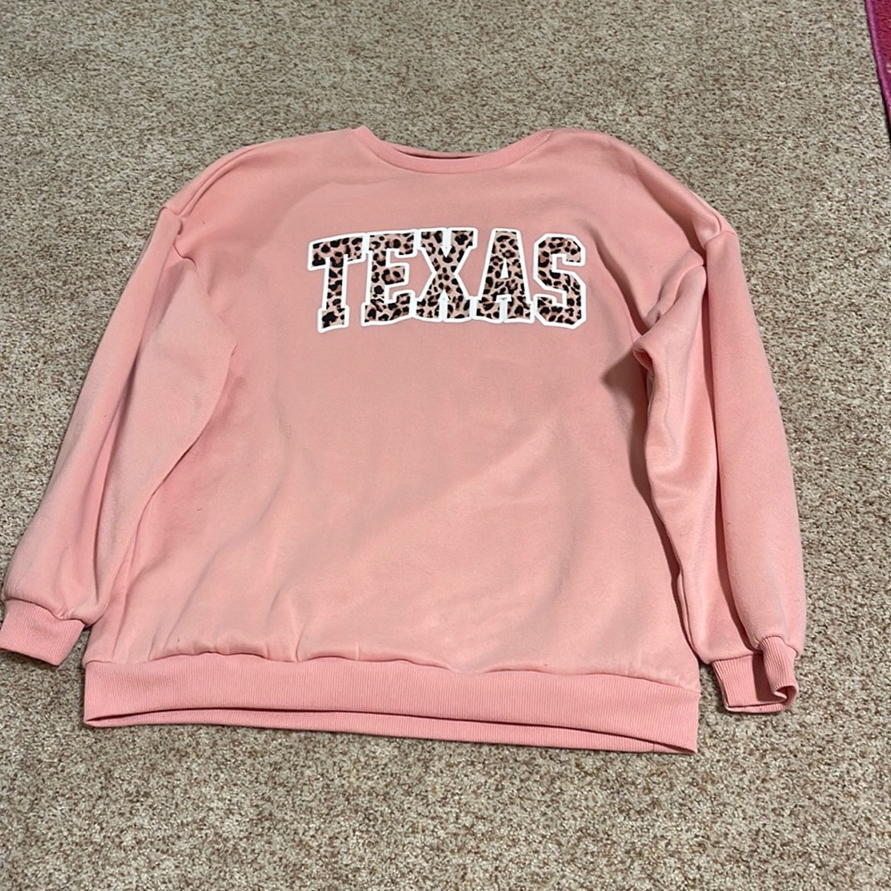 Pink Texas crew neck with cheetah print. Size Medium.